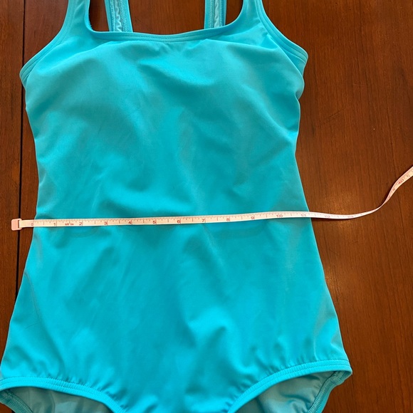 Lands’ End Women's Chlorine Resistant Soft Cup Tugless One Piece Swimsuit size 2 - Picture 6 of 11